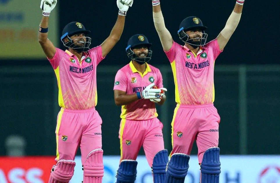 স্টার্কের ছয় উইকেটের আড়ালে যে হিসাব মেলে না