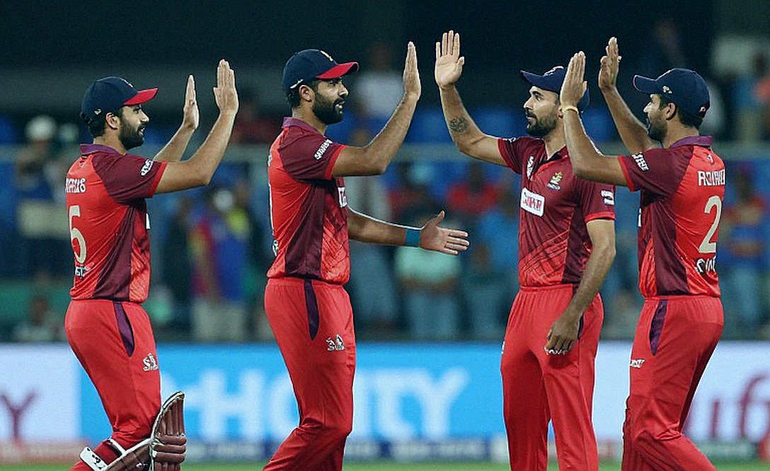 একই জন্মতারিখ, নয় বছরের ফাঁক: চিন্নাস্বামীর ডিসাইডার ও ভারতের পেস-পাইপলাইনের হিসাব একই জন্মতারিখ, নয় বছরের ফাঁক: চিন্নাস্বামীর ডিসাইডার ও ভারতের পেস-পাইপলাইনের হিসাব