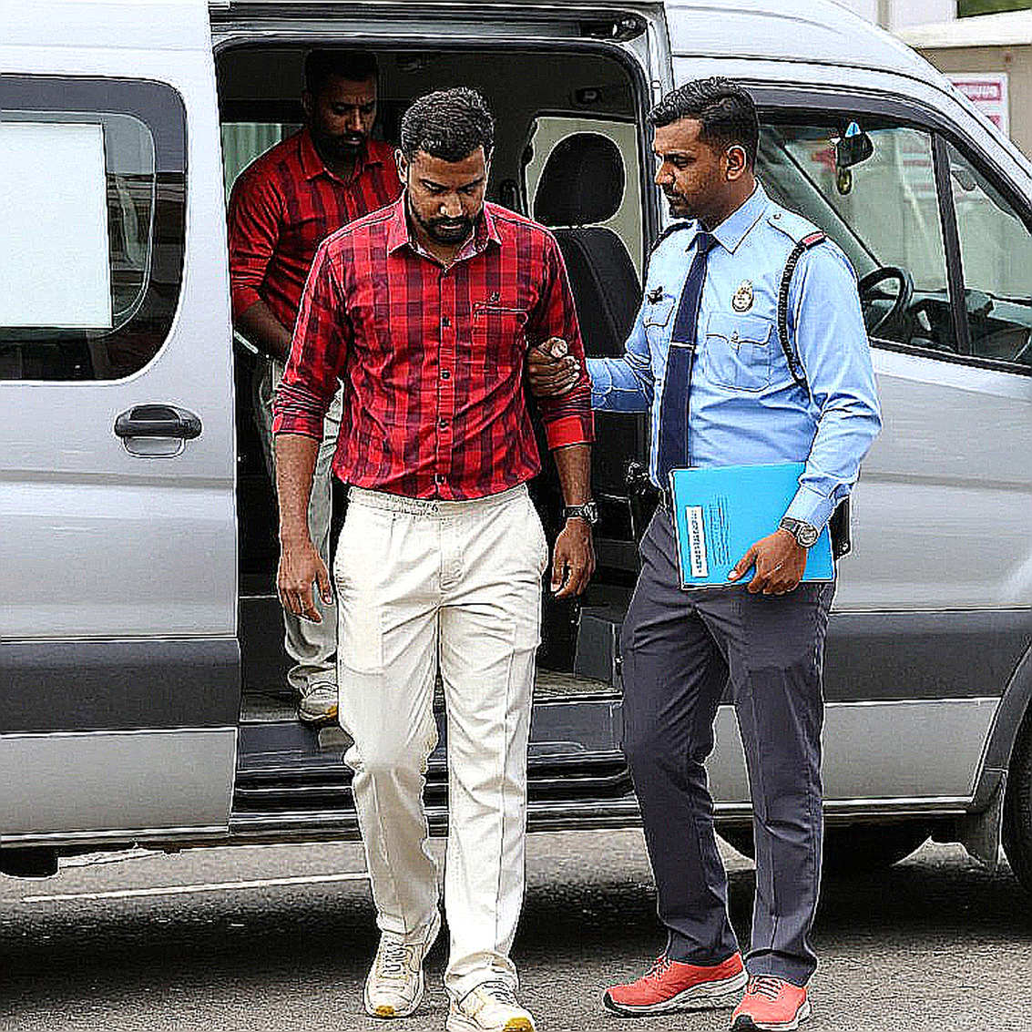 স্ক্রিনে লেখা থাকে শুধু OUT, কারণটা নয়: স্টেডিয়াম থেকে লুকিয়ে রাখা ক্রিকেটের স্বচ্ছতা