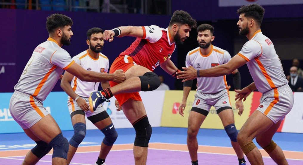 শুরুর সাতে নেই পাওয়ান: ইরান ফাইনালের বেঞ্চ-সিদ্ধান্ত, একটা তারিখের ধোঁয়াশা আর কাবাডির তারকা-ফিল্টার