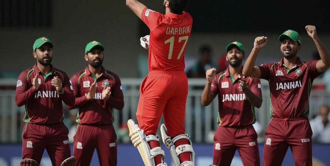 শারজার ফাঁকা গ্যালারি, মাঝের ওভারের চাপ আর এক কুড়ি বছরের পেসারের ওভার-হিসাব: আইএলটি২০ নিয়মিত মৌসুমের ভেতরের ছন্দ শারজার ফাঁকা গ্যালারি, মাঝের ওভারের চাপ আর এক কুড়ি বছরের পেসারের ওভার-হিসাব: আইএলটি২০ নিয়মিত মৌসুমের ভেতরের ছন্দ