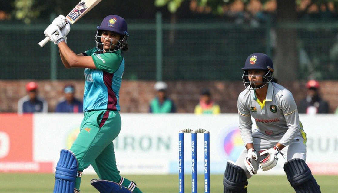 ঘড়ির কাছে হেরে যাওয়া ওভার: নয়া চণ্ডীগড়ে দুই দলের জরিমানা আর ক্রিকেটের অদৃশ্য টেম্পো ঘড়ির কাছে হেরে যাওয়া ওভার: নয়া চণ্ডীগড়ে দুই দলের জরিমানা আর ক্রিকেটের অদৃশ্য টেম্পো