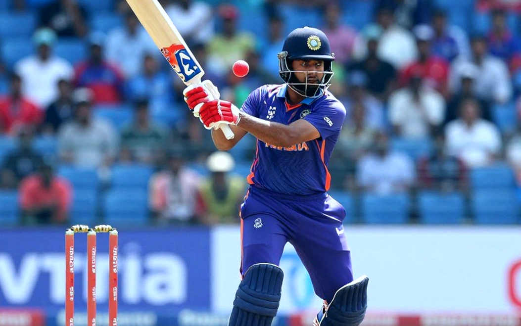 ট্রান্সফার উইন্ডোর নীরবতা: ক্রিকেটের নিলাম, গোপন ক্লজ আর দাম-মূল্যের ফারাক ট্রান্সফার উইন্ডোর নীরবতা: ক্রিকেটের নিলাম, গোপন ক্লজ আর দাম-মূল্যের ফারাক
