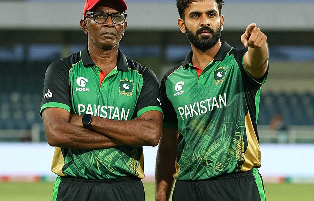 ফিভার, ফ্লাইট আর ফাঁকা চেয়ার: শান্তর জন্য অপেক্ষায় আবুধাবি ফিভার, ফ্লাইট আর ফাঁকা চেয়ার: শান্তর জন্য অপেক্ষায় আবুধাবি