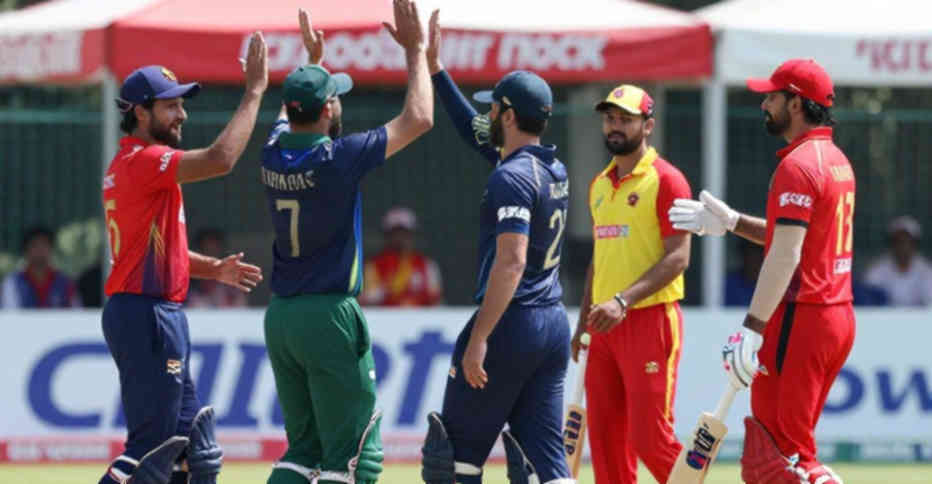 From 6 to 33: New Zealand's 2,000-Run Club and the Question Left Open in Bangladesh's Notebook
