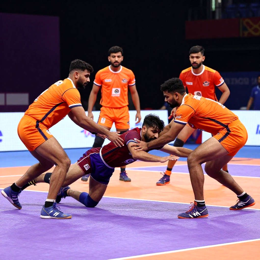 সাতের বাইরে পাওয়ান: ইরান ফাইনালের আগে ভারতের রেইডিং সিদ্ধান্ত, আর সেটি ঘিরে তৈরি হওয়া গল্পটা সাতের বাইরে পাওয়ান: ইরান ফাইনালের আগে ভারতের রেইডিং সিদ্ধান্ত, আর সেটি ঘিরে তৈরি হওয়া গল্পটা