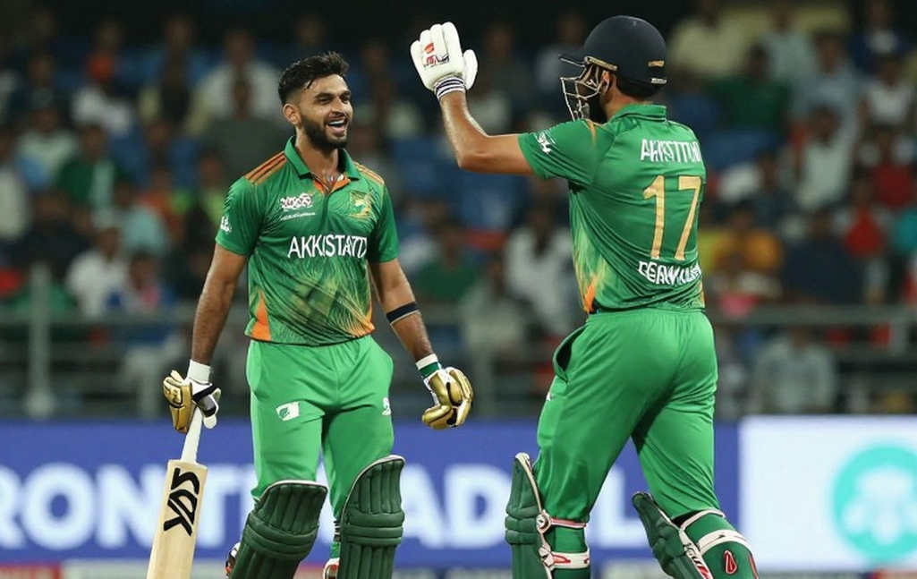 Does Vaas Fix the Death Overs? Inside Delhi Capitals' Coaching Reset Does Vaas Fix the Death Overs? Inside Delhi Capitals' Coaching Reset