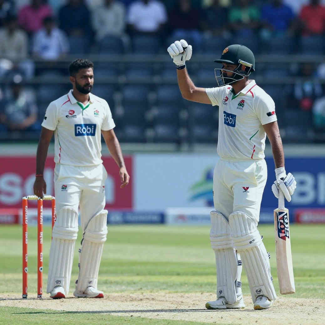 বল ফেলার শাস্তি: শাফালি ভার্মার বিরুদ্ধে আইসিসির ন্যূনতম নিষেধাজ্ঞার নীরব বার্তা বল ফেলার শাস্তি: শাফালি ভার্মার বিরুদ্ধে আইসিসির ন্যূনতম নিষেধাজ্ঞার নীরব বার্তা